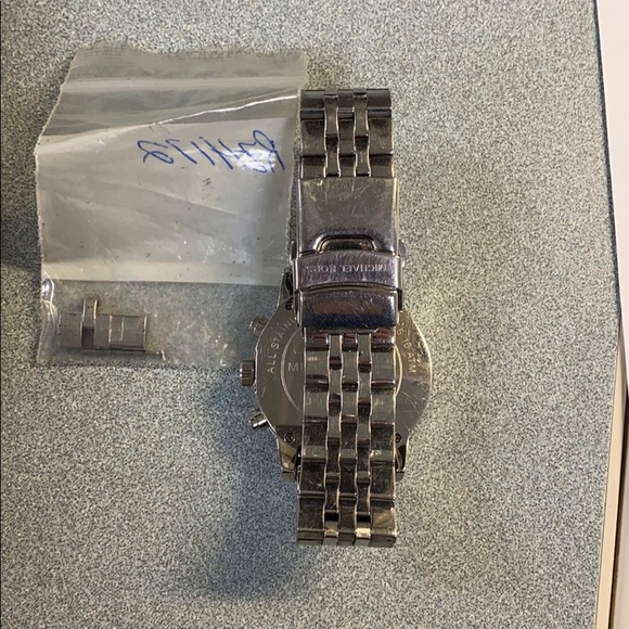 Michael Kors silver watch - Picture 3 of 3